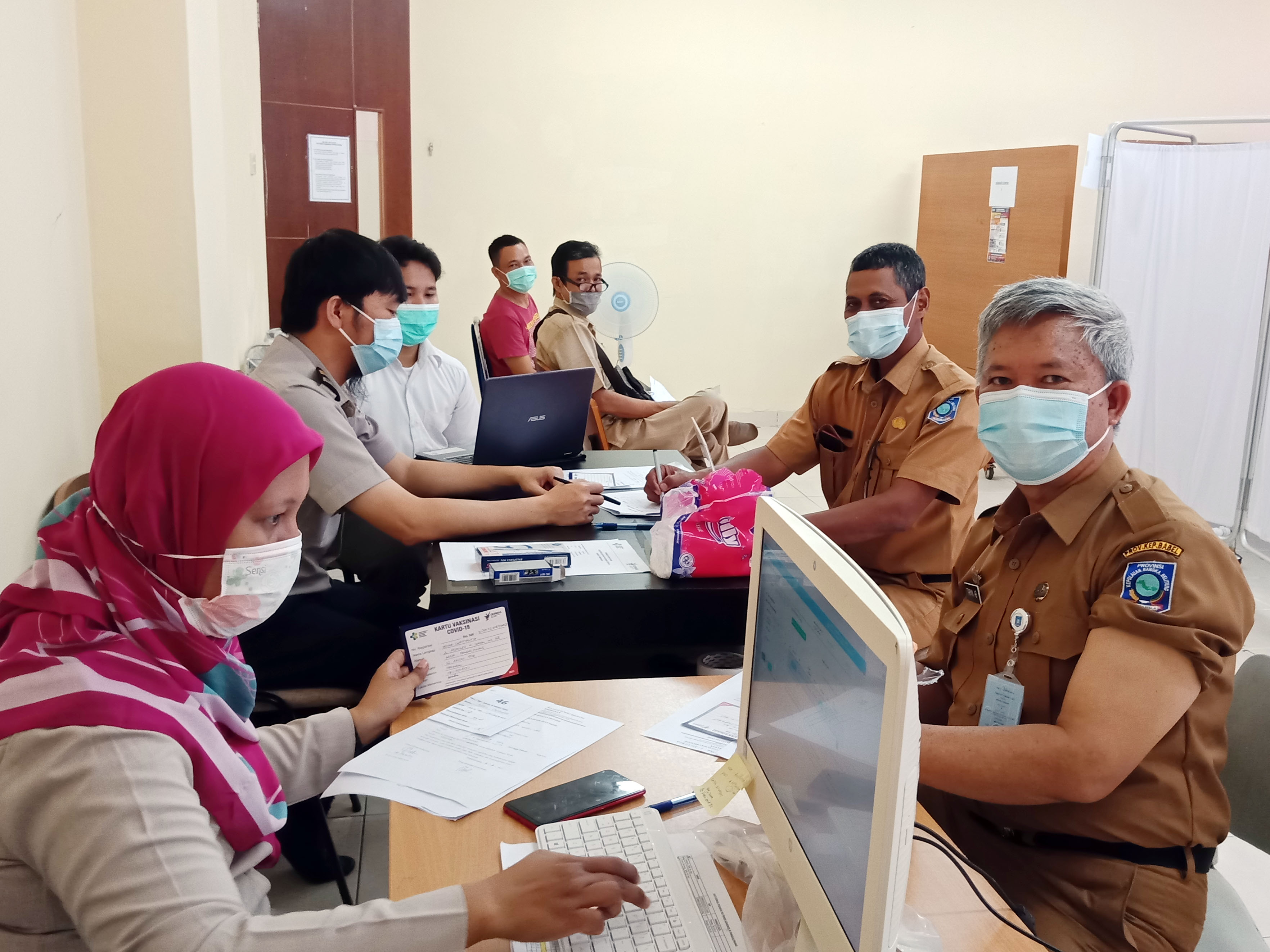 ASN Kesbangpol menerima Vaksinasi Covid - 19