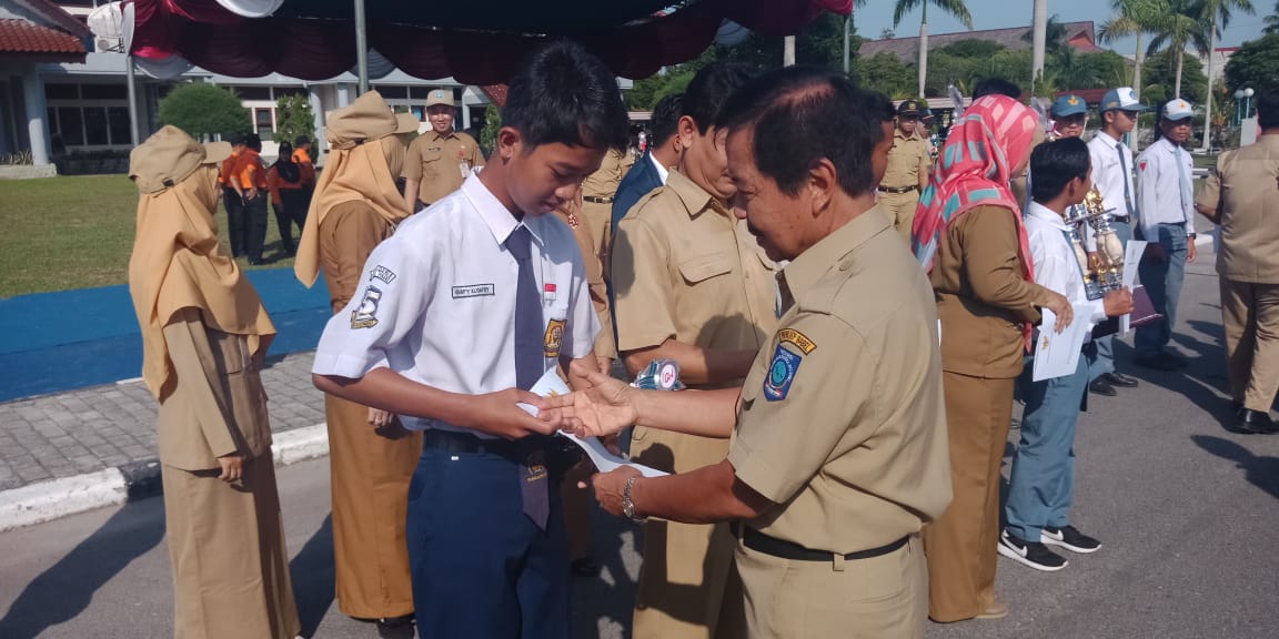Penyerahan Hadiah Lomba Pringatan HUT Ke 73 