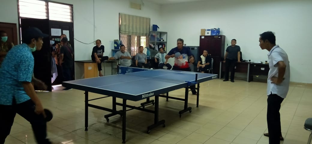 DLH Tantang KESBANGPOL Tanding Pimpong